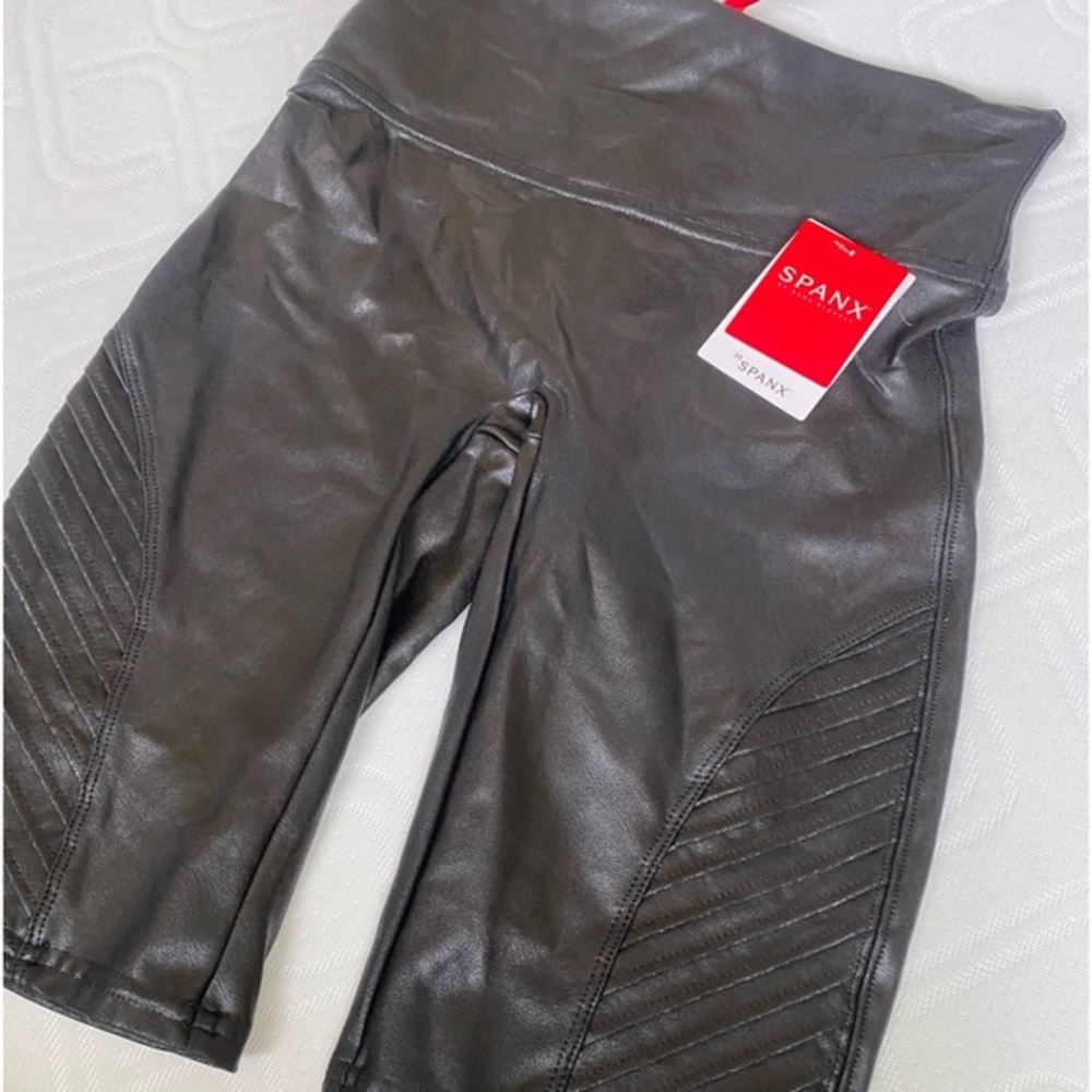 SPANX faux leather moto bike short in "very black!" 🖤FUN& FLATTERING 🖤